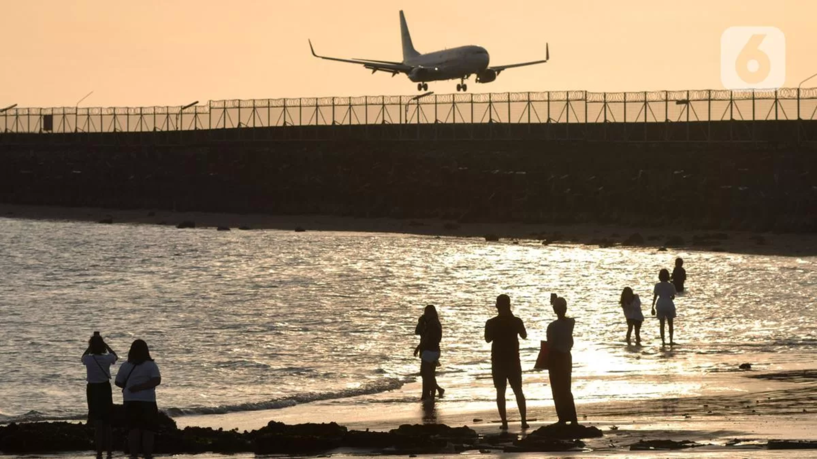 064186400_1651805684-20220505-_Keindahan_Pantai_Kelan_di_Samping_Bandara_Ngurah_Rai-1.jpg