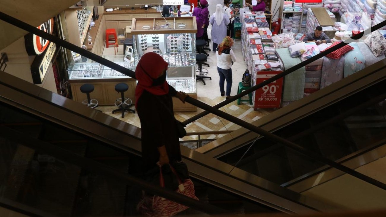 056635900_1599904602-20200912-Jelang-psbb-pengusaha-ritel-minta-mall-dan-retail-beroprasi-normal-ANGGA-1.jpg