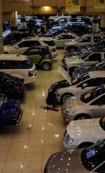076086800_1616748118-20210326-Pembiayaan-mobil-bekas-tidak-khawatir-subsidi-pajak-mobil-baru-TALLO-1.jpg