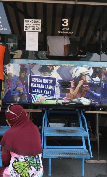010281700_1540094871-2018021-Bayar-Pajak-Kendaraan-Sambil-Berolahraga-di-Kawasan-CFD-angga-6.jpg