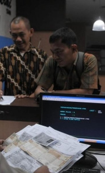 073218100_1779273741-20150627145840-layanan-gerai-samsat-permudah-warga-perpanjang-pajak-kendaraan-008-isn.jpg