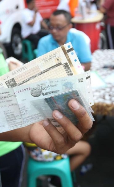 053624700_1540094875-2018021-Bayar-Pajak-Kendaraan-Sambil-Berolahraga-di-Kawasan-CFD-angga-1.jpg