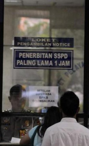 057784000_1483588529-071022500_1455549344-20160215-Pelayanan-Pajak-Kendaraan-Bermotor-Jakarta-Helmi-Afandi-08.jpg