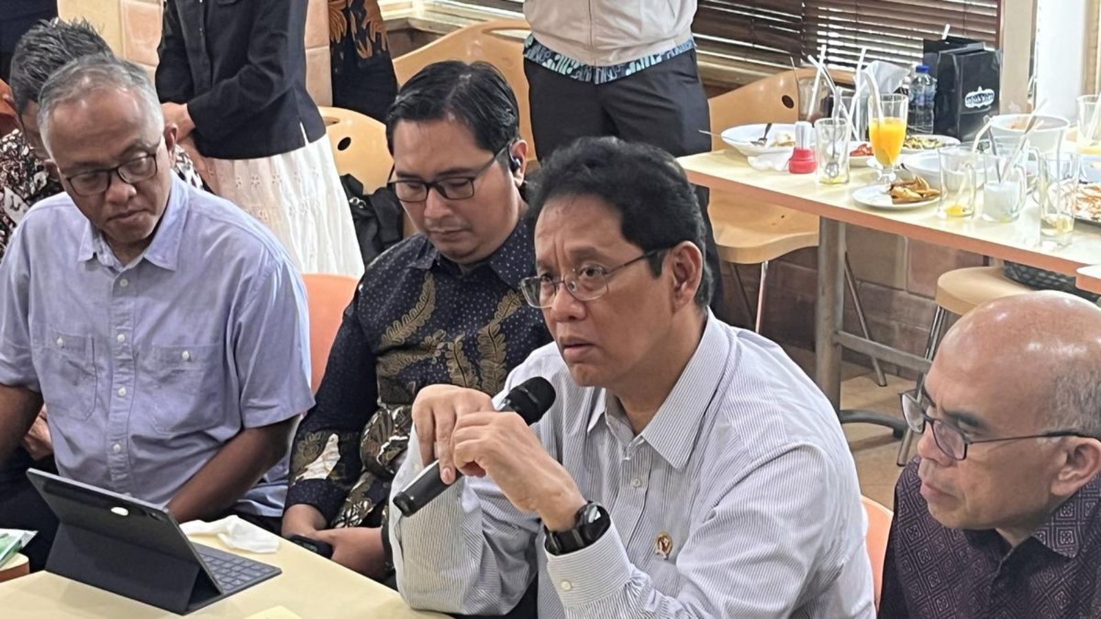 044719400_1788857447-email-attachment_2026_09_08_immanuel-christian_purbaya-akui-tak-pusing-urus-anggaran-mbg_IMG_6933.jpeg
